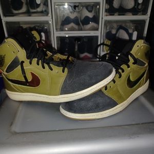 Nike Air Jordan Retro 1 High ' Nouveau' sz 9